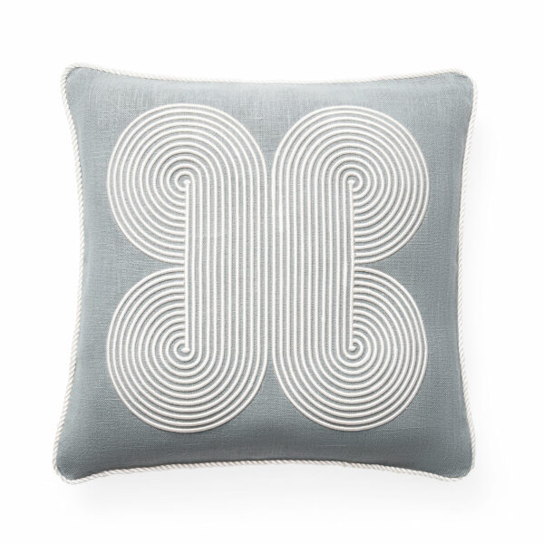 pompidou_pillow_quatrefoil_4a437bdd-b5e8-4fd3-bb30-9e079eb14844